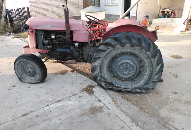 Напад на Бабиће код Богатића: Оцу и сину исекли гуме на машинама